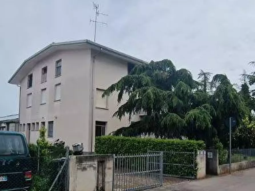 Immagine 1 di Villa in vendita  a Faenza