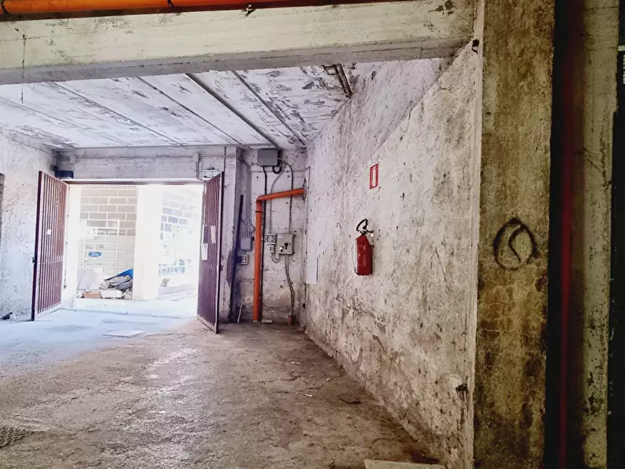 Immagine 3 di Box auto in vendita  in Via Dante Alighieri 74bis a Pomezia