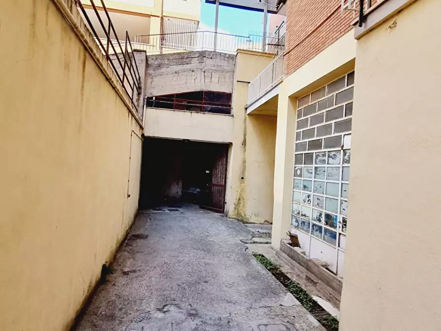 Immagine 7 di Box auto in vendita  in Via Dante Alighieri 74bis a Pomezia