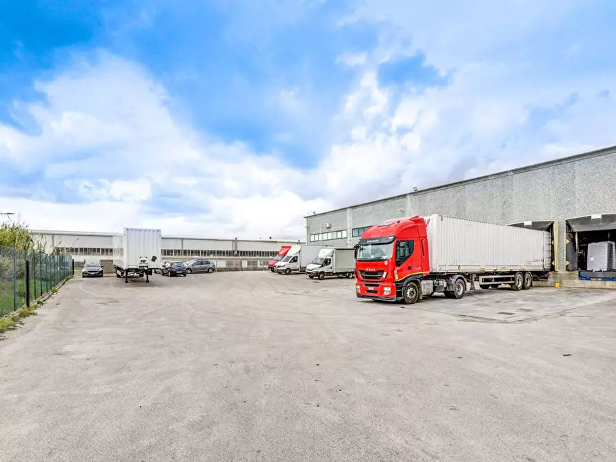 Immagine 2 di Capannone industriale in affitto  in Via Dei Peri snc a Pomezia