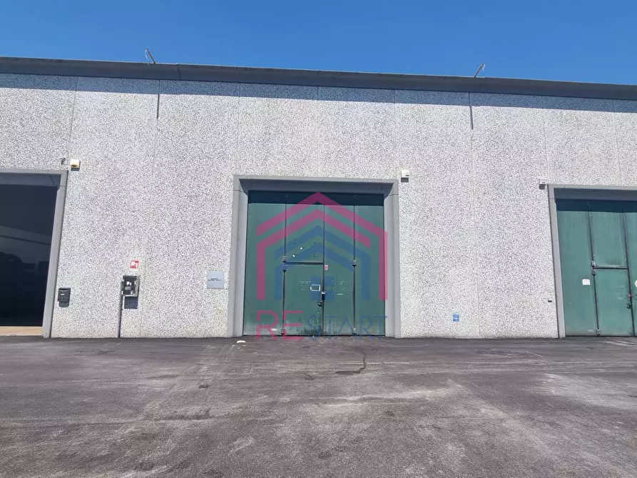 Immagine 2 di Capannone industriale in affitto  in Via dei Castelli Romani 54 a Pomezia