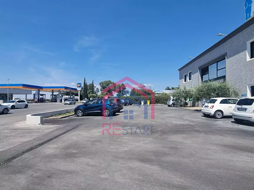 Immagine 8 di Capannone industriale in affitto  in Via dei Castelli Romani 54 a Pomezia