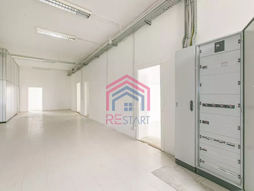 Immagine 10 di Capannone industriale in vendita  in Via F. Calvi 4 a Pomezia