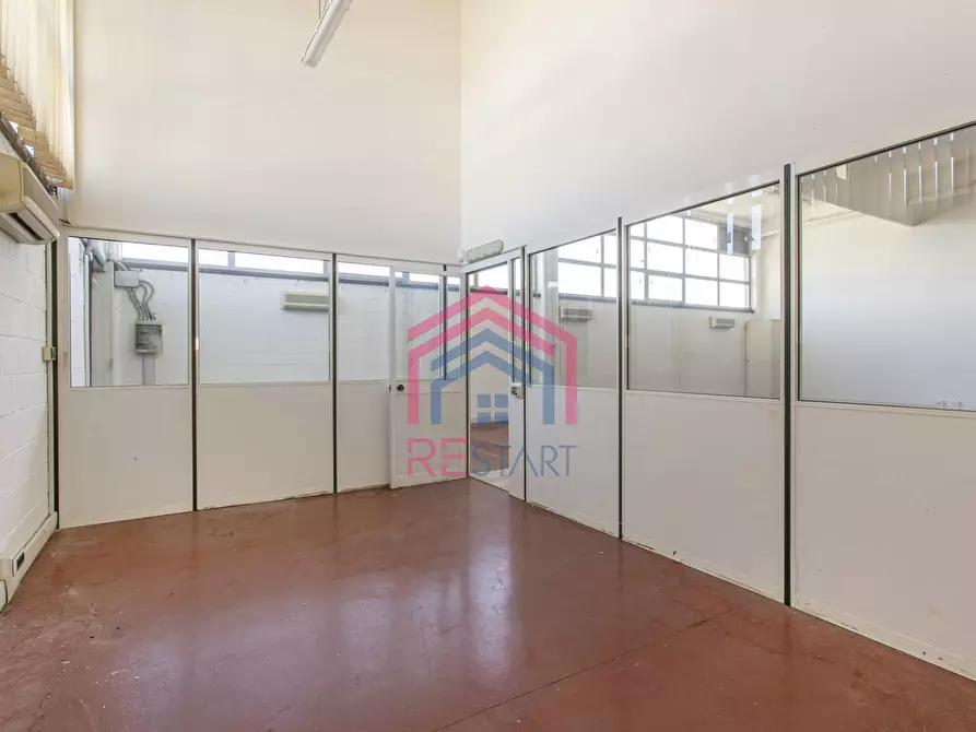 Immagine 26 di Locale commerciale in affitto  in Pontina Vecchia a Pomezia