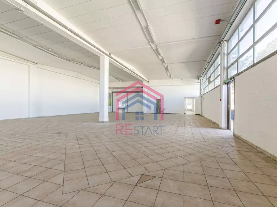 Immagine 27 di Locale commerciale in affitto  in Pontina Vecchia a Pomezia