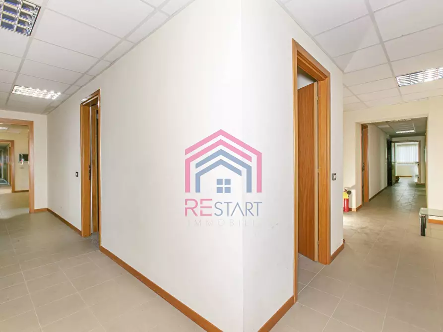 Immagine 4 di Ufficio in vendita  in Via Orvieto a Pomezia