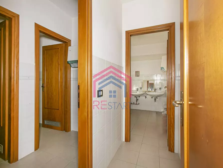 Immagine 9 di Ufficio in vendita  in Via Orvieto a Pomezia