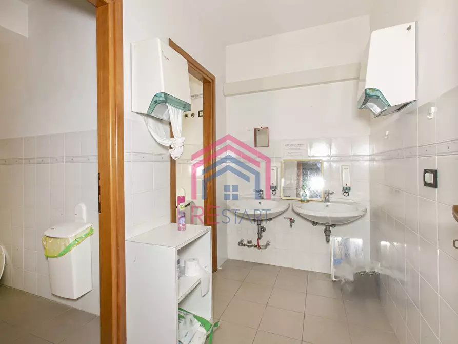 Immagine 10 di Ufficio in vendita  in Via Orvieto a Pomezia