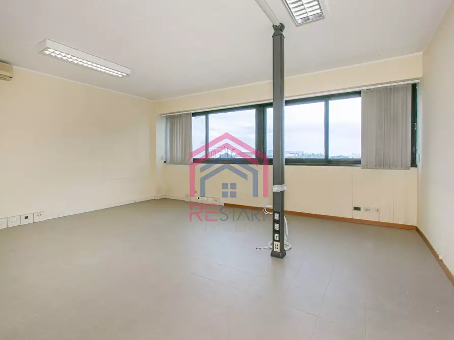 Immagine 13 di Ufficio in vendita  in Via Orvieto a Pomezia