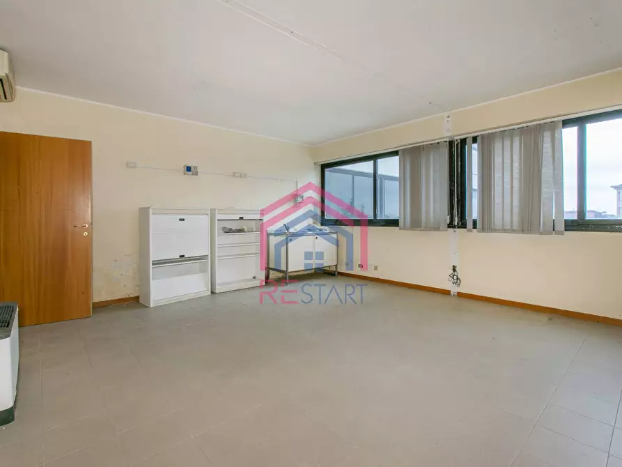 Immagine 14 di Ufficio in vendita  in Via Orvieto a Pomezia