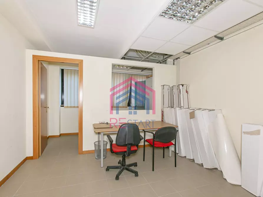 Immagine 19 di Ufficio in vendita  in Via Orvieto a Pomezia