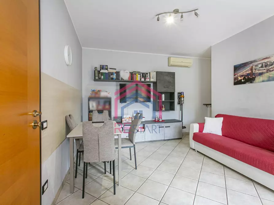 Immagine 3 di Appartamento in vendita  in VIALE DELLE ARTI 13 a Pomezia