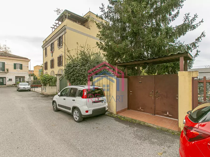 Immagine 37 di Villetta a schiera in vendita  in Via Dei Sergii 56 a Roma