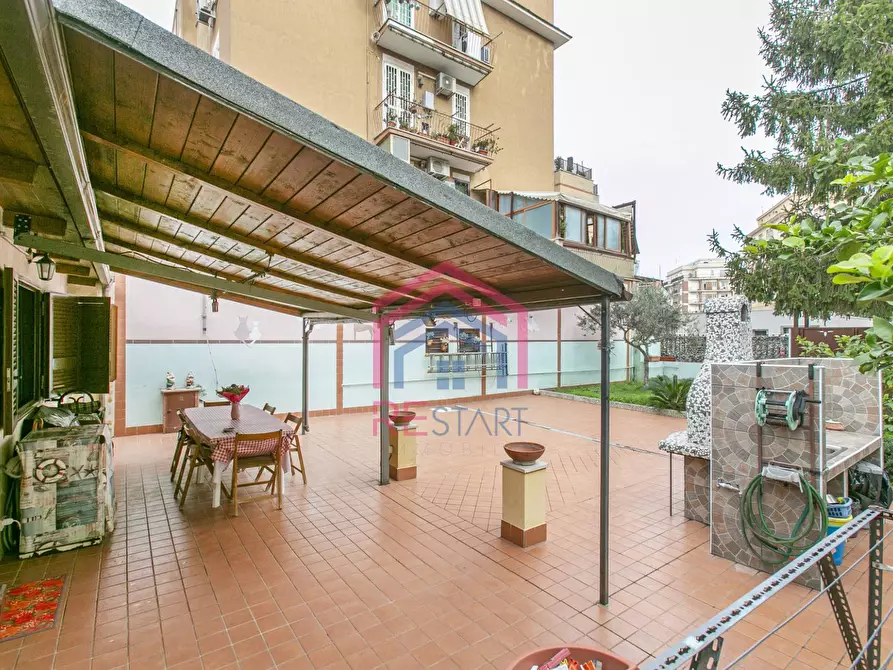 Immagine 10 di Villetta a schiera in vendita  in Via Dei Sergii 56 a Roma