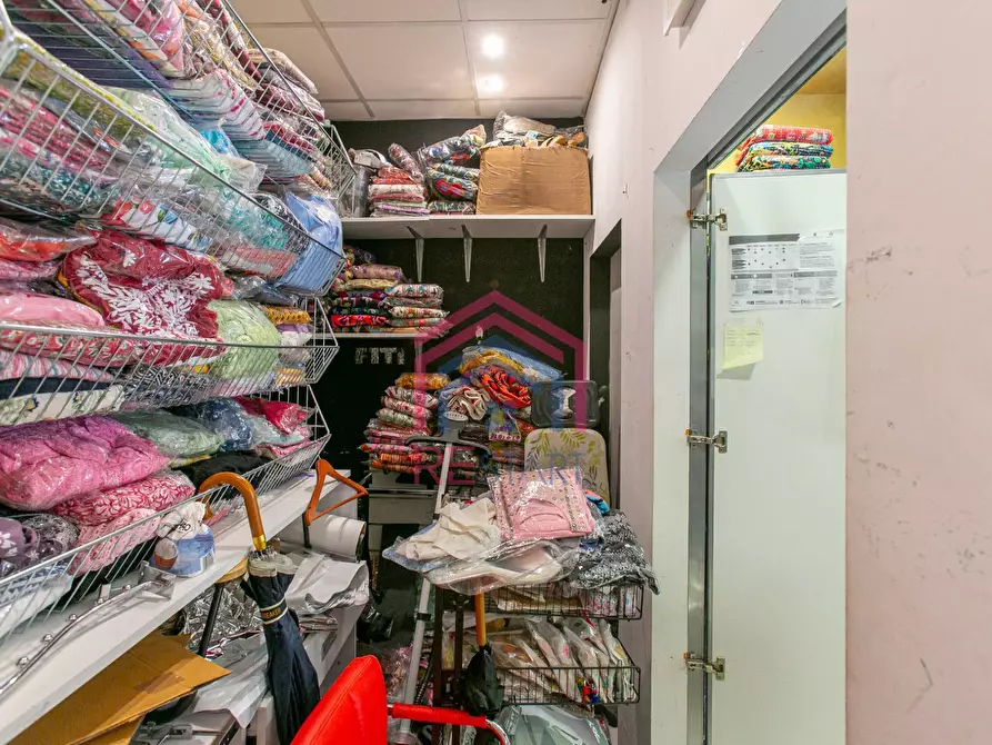 Immagine 12 di Negozio in affitto  in Via Roma 188 a Pomezia