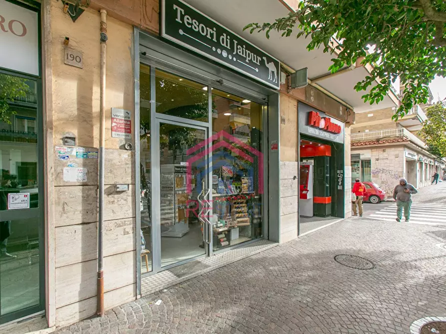 Immagine 1 di Negozio in affitto  in Via Roma 188 a Pomezia
