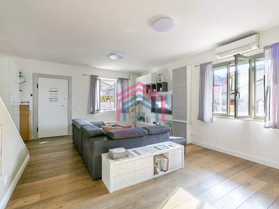 Immagine 5 di Casa semindipendente in vendita  in via Altofonte 8 a Pomezia