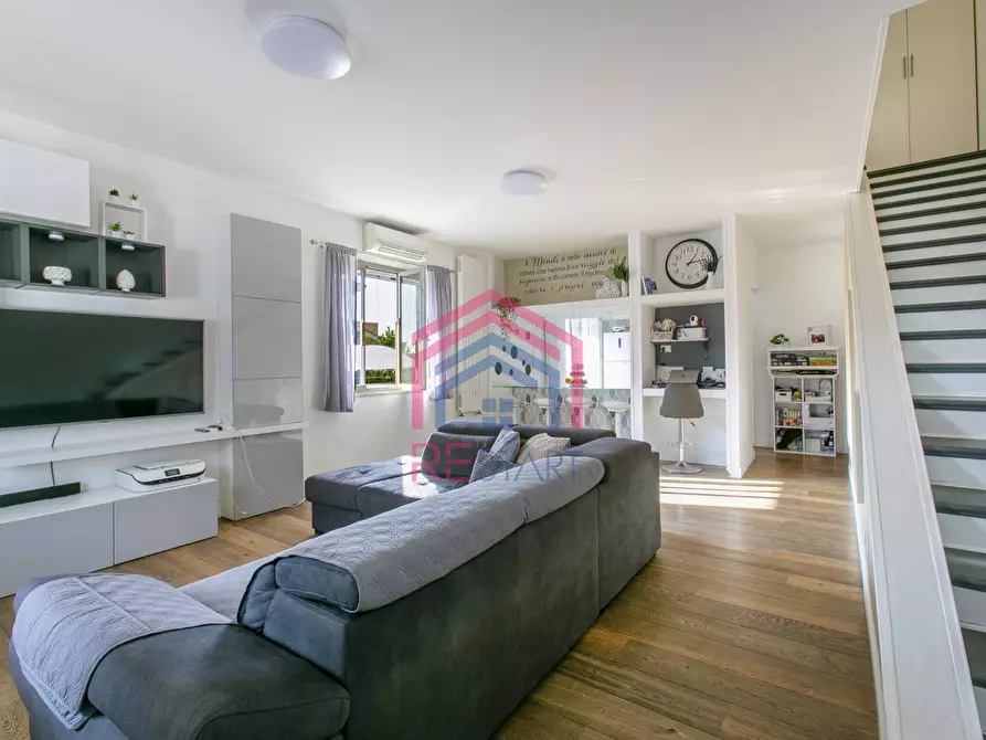 Immagine 3 di Casa semindipendente in vendita  in via Altofonte 8 a Pomezia