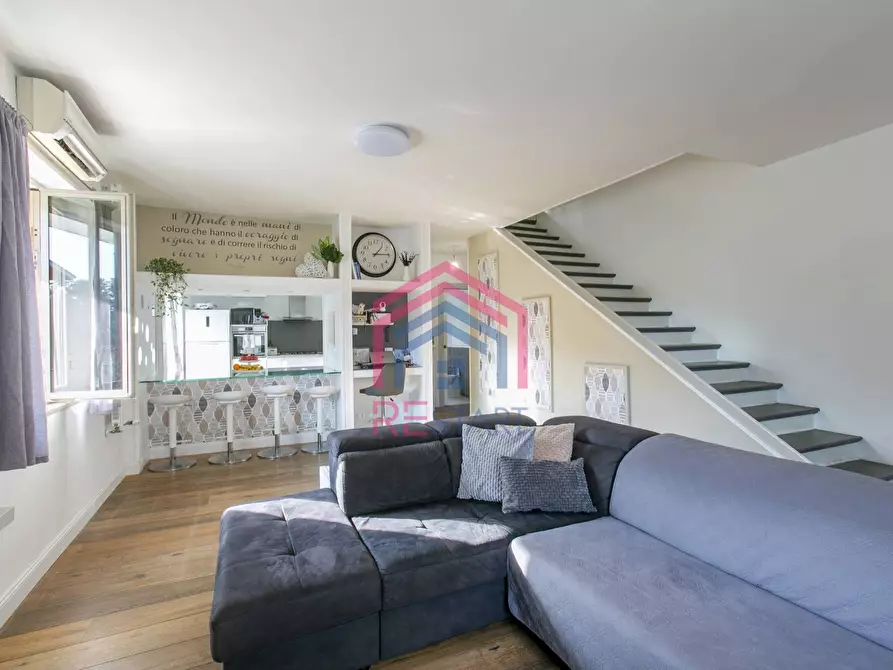 Immagine 1 di Casa semindipendente in vendita  in via Altofonte 8 a Pomezia