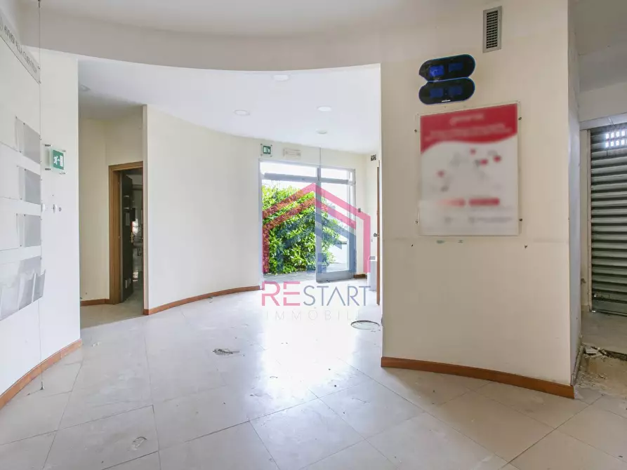 Immagine 5 di Locale commerciale in affitto  in Via della Motomeccanica 3 a Pomezia