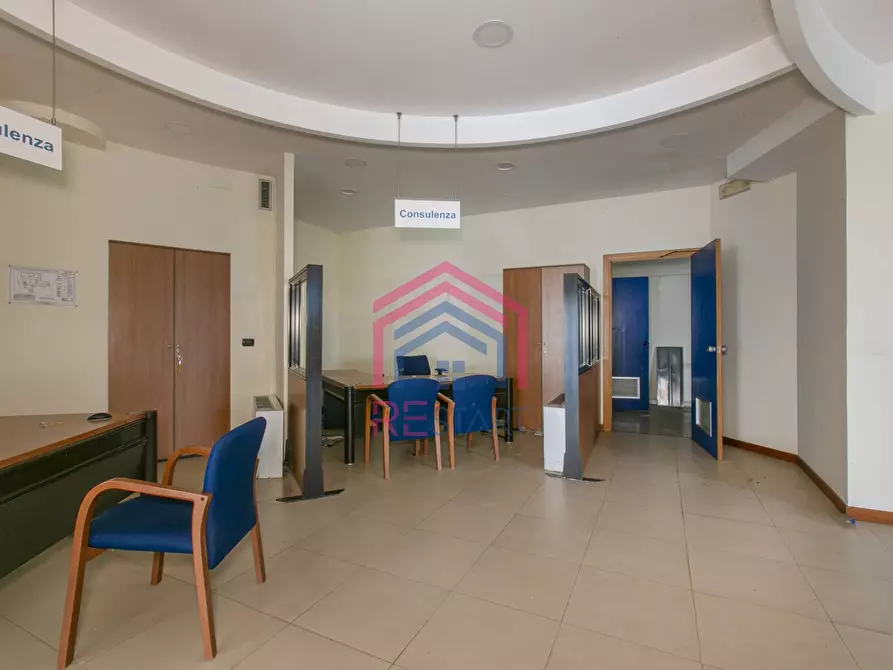 Immagine 8 di Locale commerciale in affitto  in Via della Motomeccanica 3 a Pomezia