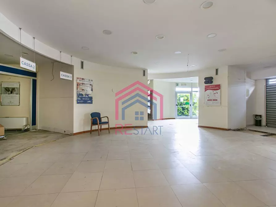 Immagine 10 di Locale commerciale in affitto  in Via della Motomeccanica 3 a Pomezia