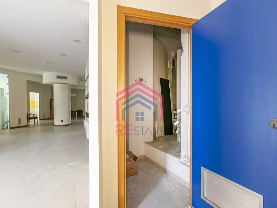 Immagine 13 di Locale commerciale in affitto  in Via della Motomeccanica 3 a Pomezia