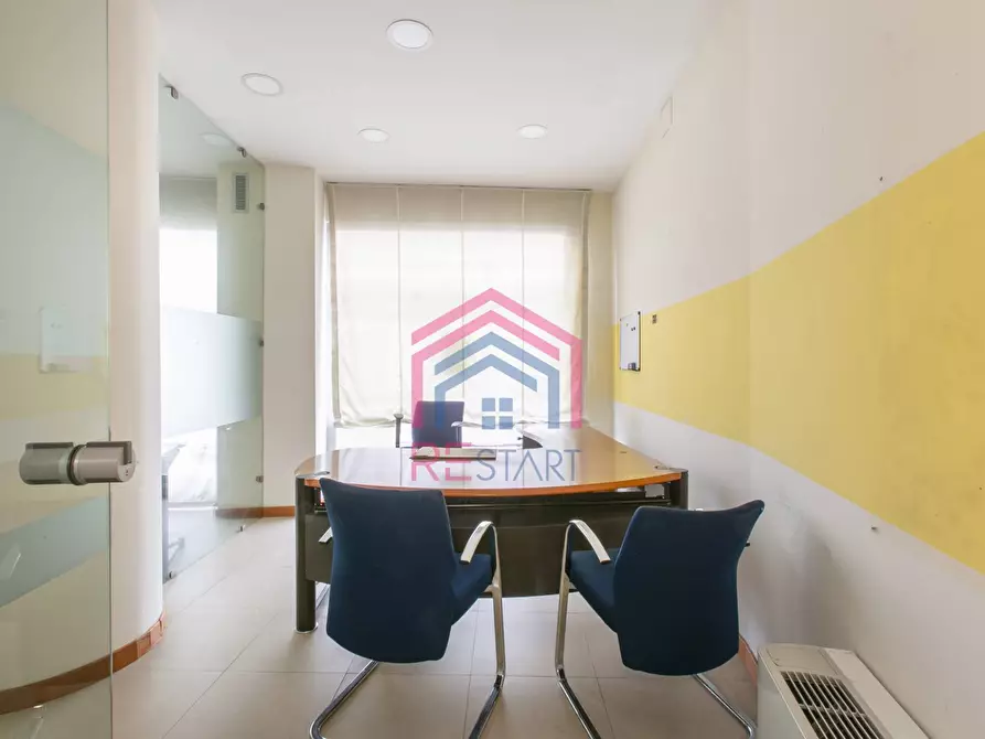 Immagine 14 di Locale commerciale in affitto  in Via della Motomeccanica 3 a Pomezia