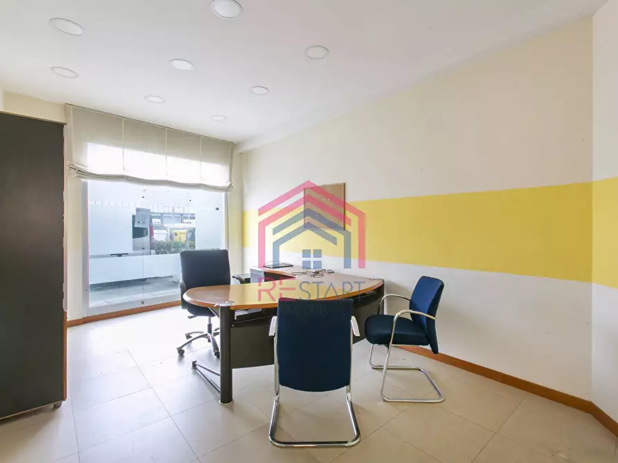 Immagine 16 di Locale commerciale in affitto  in Via della Motomeccanica 3 a Pomezia