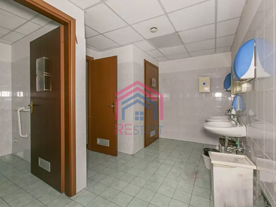 Immagine 24 di Locale commerciale in affitto  in Via della Motomeccanica 3 a Pomezia