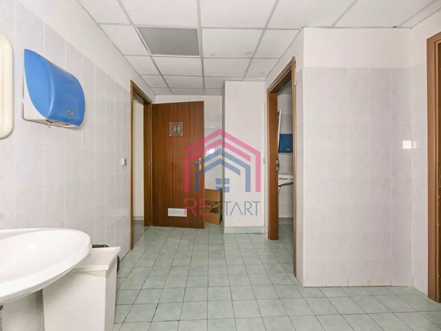 Immagine 25 di Locale commerciale in affitto  in Via della Motomeccanica 3 a Pomezia