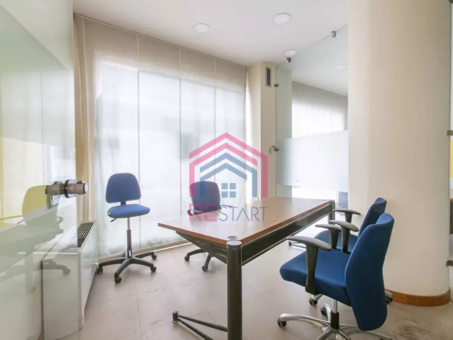 Immagine 26 di Locale commerciale in affitto  in Via della Motomeccanica 3 a Pomezia