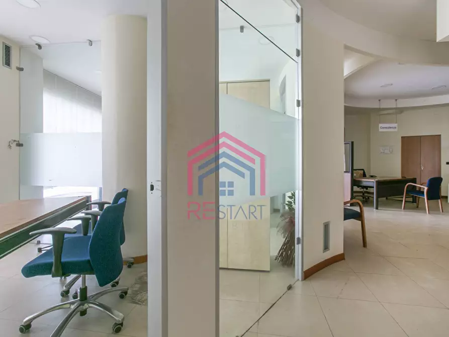 Immagine 27 di Locale commerciale in affitto  in Via della Motomeccanica 3 a Pomezia