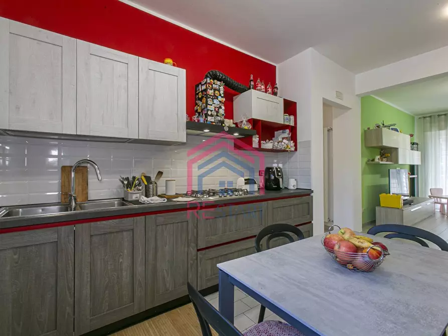 Immagine 6 di Appartamento in vendita  in via varrone 28 a Pomezia