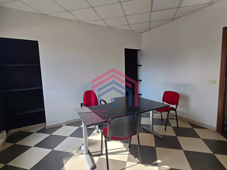 Immagine 2 di Ufficio in affitto  in Via De La Comunella 188-200 a Roma