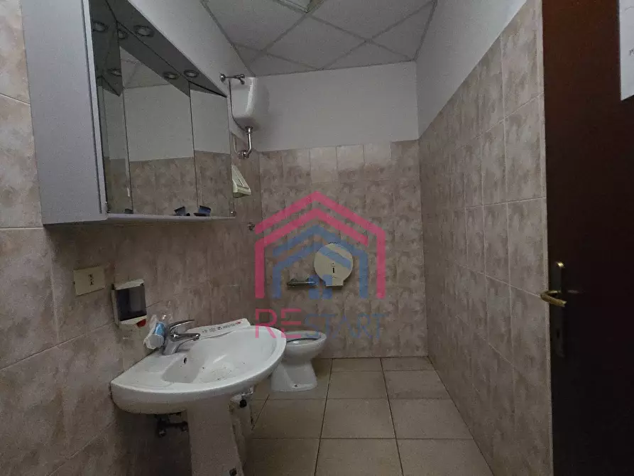 Immagine 9 di Ufficio in affitto  in Via De La Comunella 188-200 a Roma