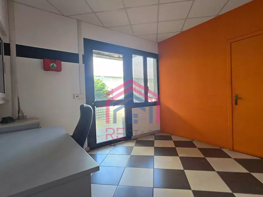 Immagine 25 di Ufficio in affitto  in Via De La Comunella 188-200 a Roma