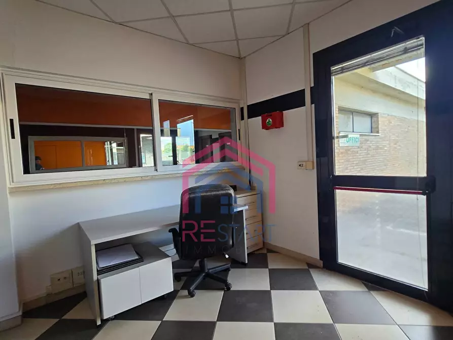 Immagine 26 di Ufficio in affitto  in Via De La Comunella 188-200 a Roma