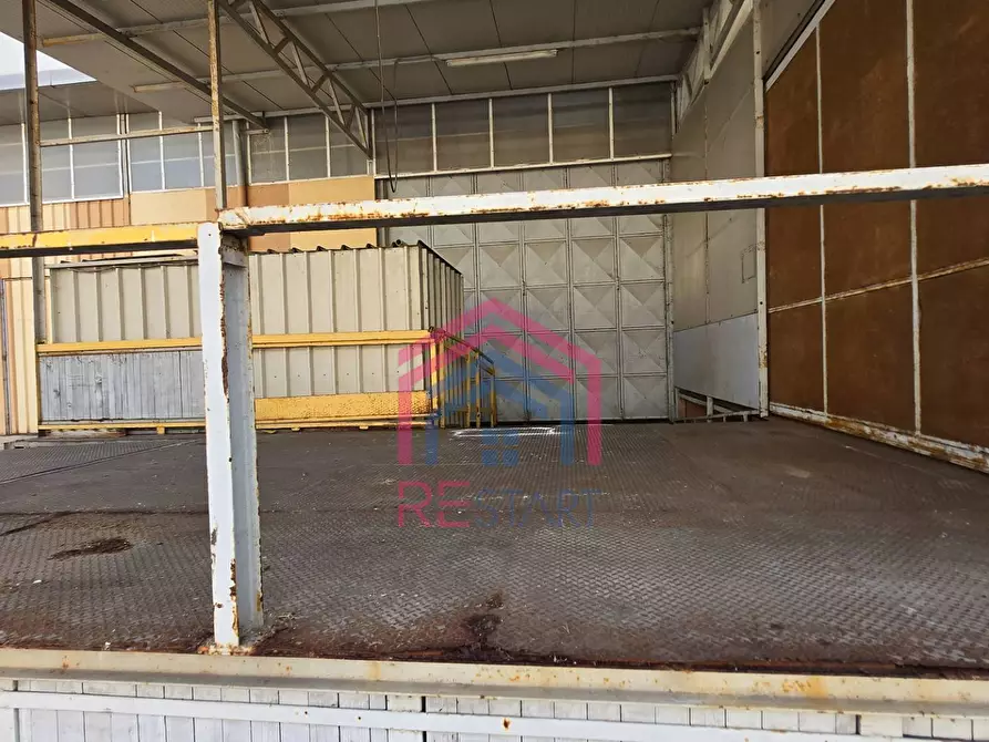 Immagine 3 di Capannone industriale in affitto  in Via De La Comunella 188-200 a Roma