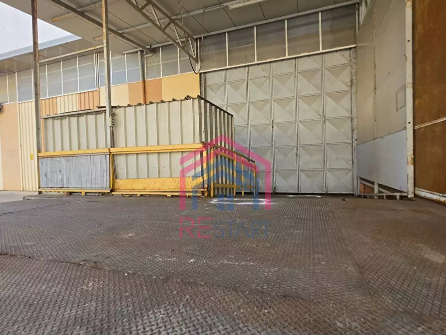 Immagine 2 di Capannone industriale in affitto  in Via De La Comunella 188-200 a Roma