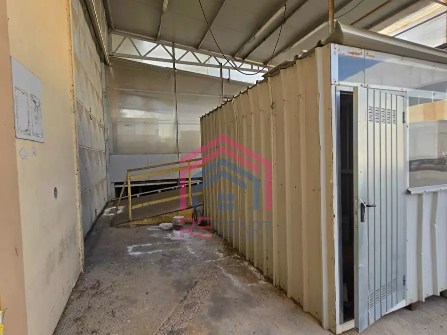 Immagine 4 di Capannone industriale in affitto  in Via De La Comunella 188-200 a Roma