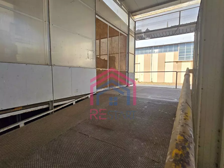 Immagine 5 di Capannone industriale in affitto  in Via De La Comunella 188-200 a Roma