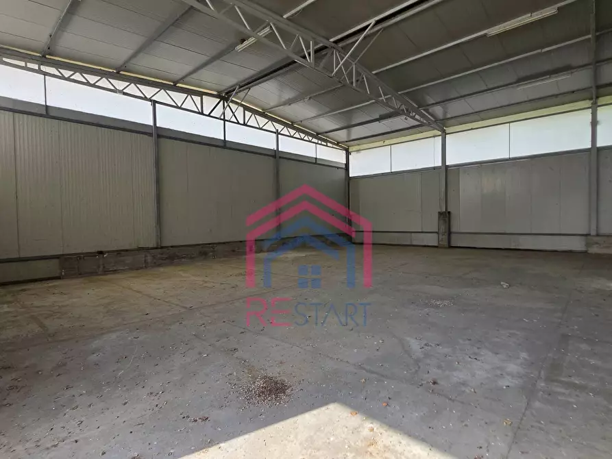 Immagine 8 di Capannone industriale in affitto  in Via De La Comunella 188-200 a Roma