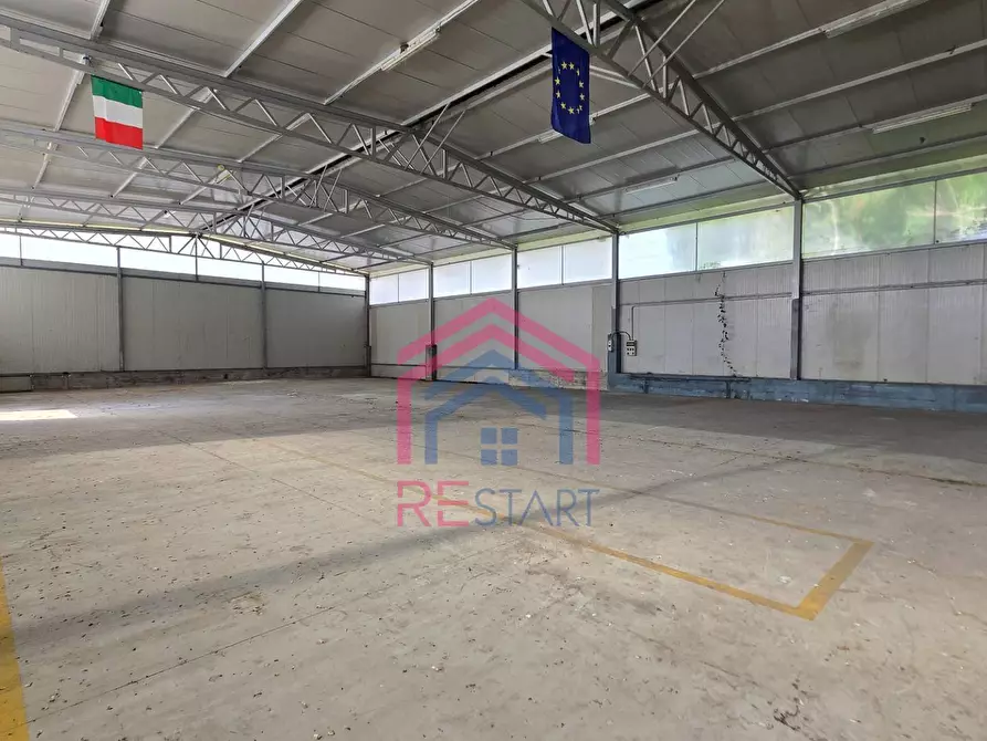 Immagine 9 di Capannone industriale in affitto  in Via De La Comunella 188-200 a Roma