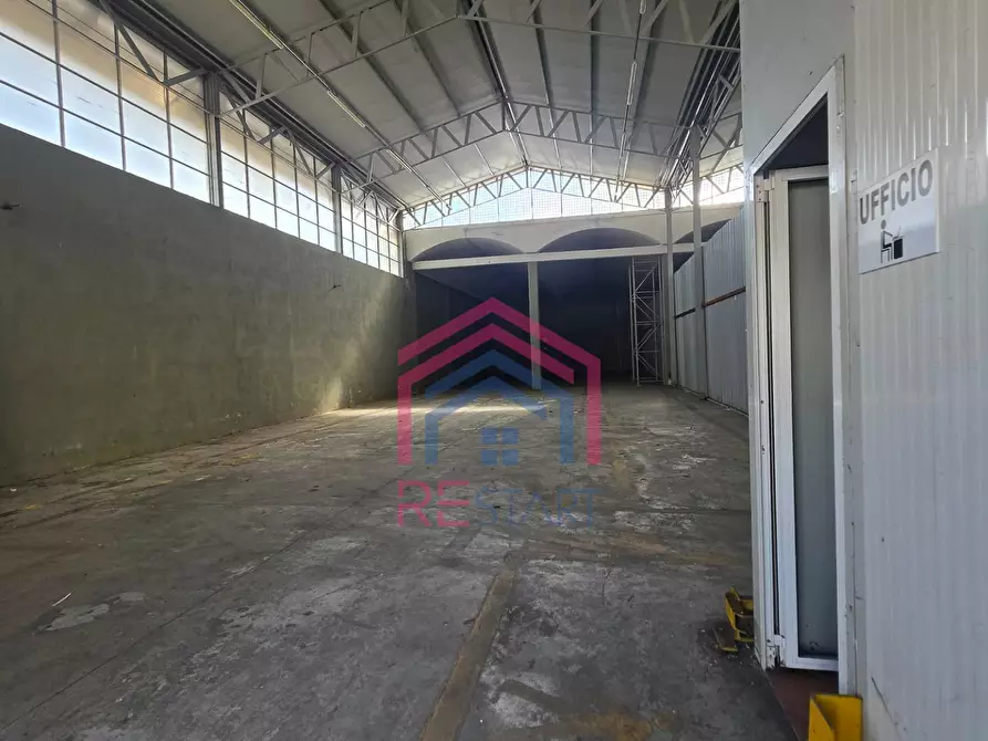 Immagine 11 di Capannone industriale in affitto  in Via De La Comunella 188-200 a Roma
