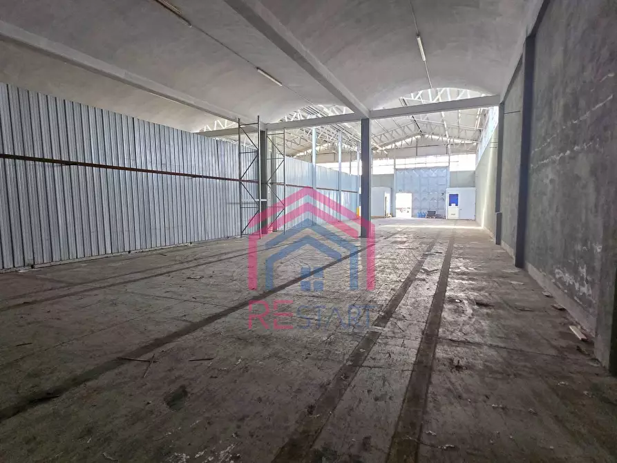 Immagine 19 di Capannone industriale in affitto  in Via De La Comunella 188-200 a Roma