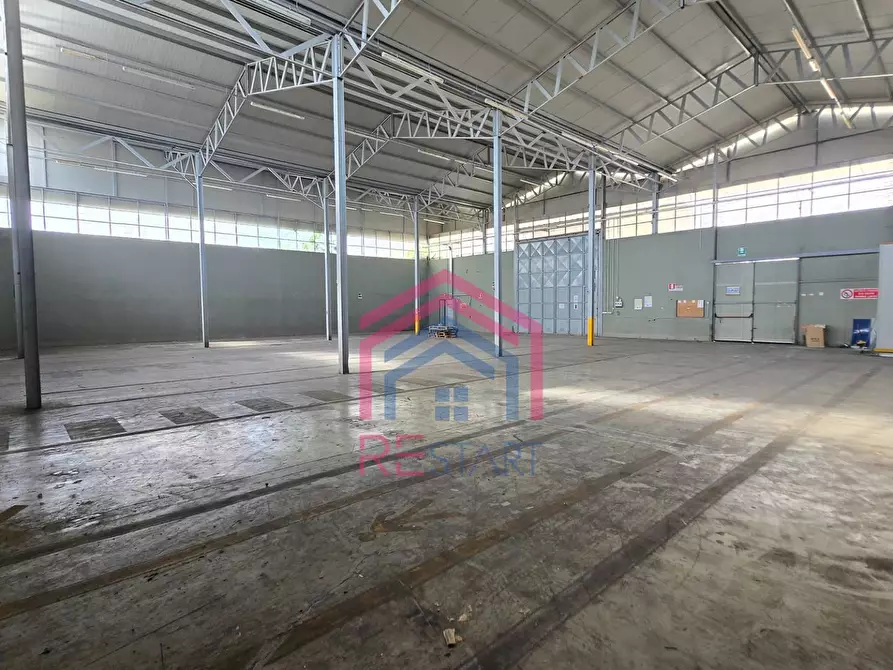 Immagine 21 di Capannone industriale in affitto  in Via De La Comunella 188-200 a Roma