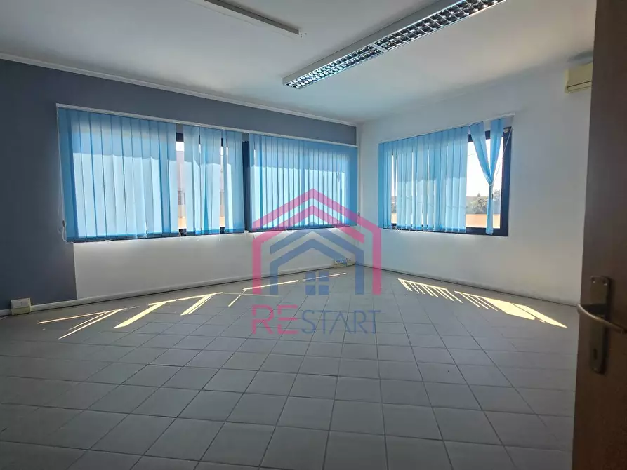 Immagine 6 di Ufficio in affitto  in Via De La Comunella 188-200 a Roma