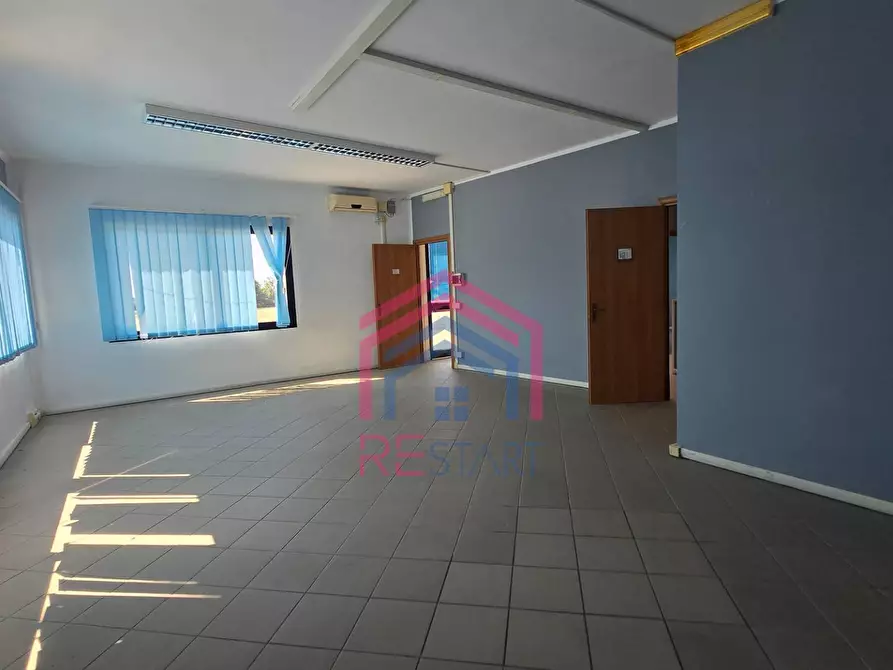 Immagine 9 di Ufficio in affitto  in Via De La Comunella 188-200 a Roma