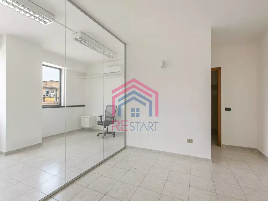 Immagine 2 di Ufficio in vendita  in Via Castelli Romani 41 a Pomezia